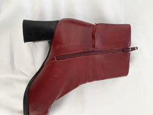 Load image into Gallery viewer, Red Nine West Boots
